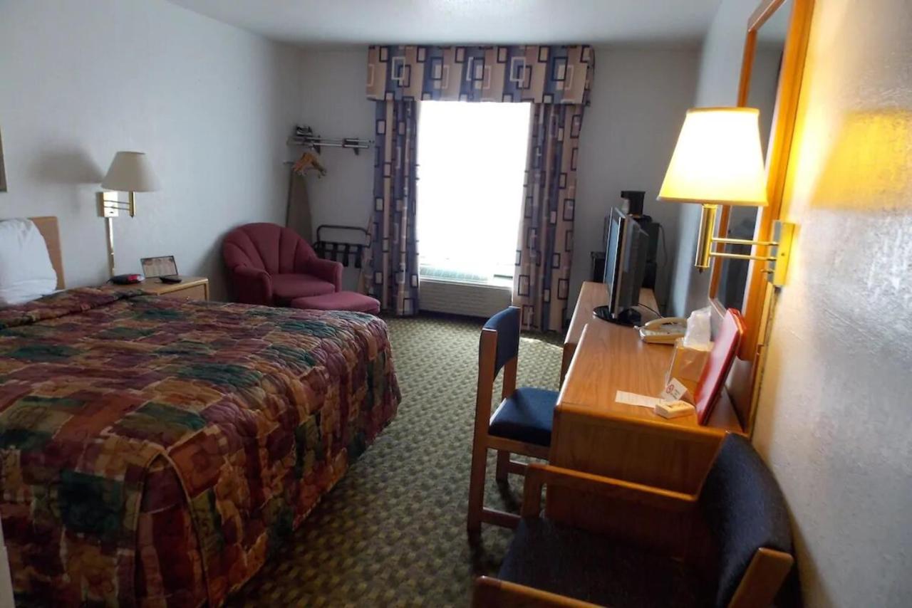Norwood Inn And Suites - Minneapolis-St Paul Roseville Eksteriør bilde
