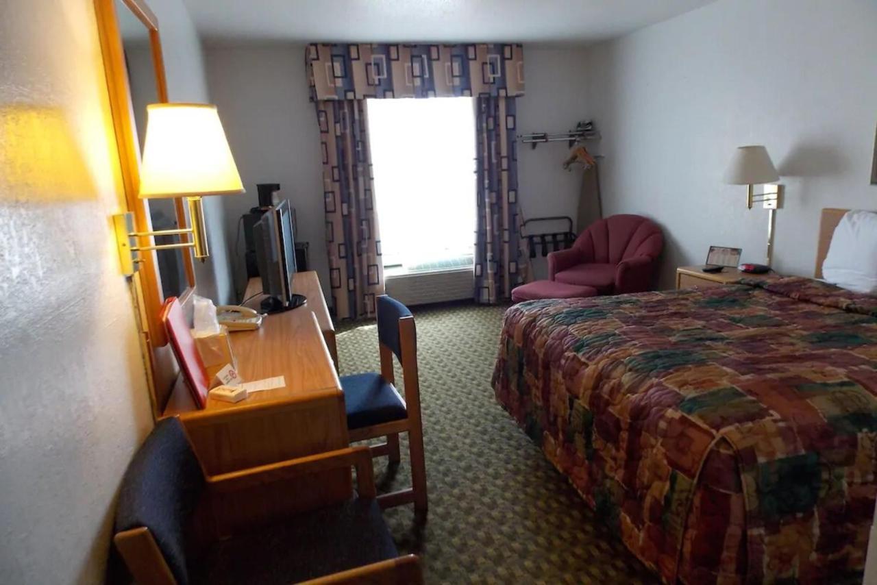 Norwood Inn And Suites - Minneapolis-St Paul Roseville Eksteriør bilde