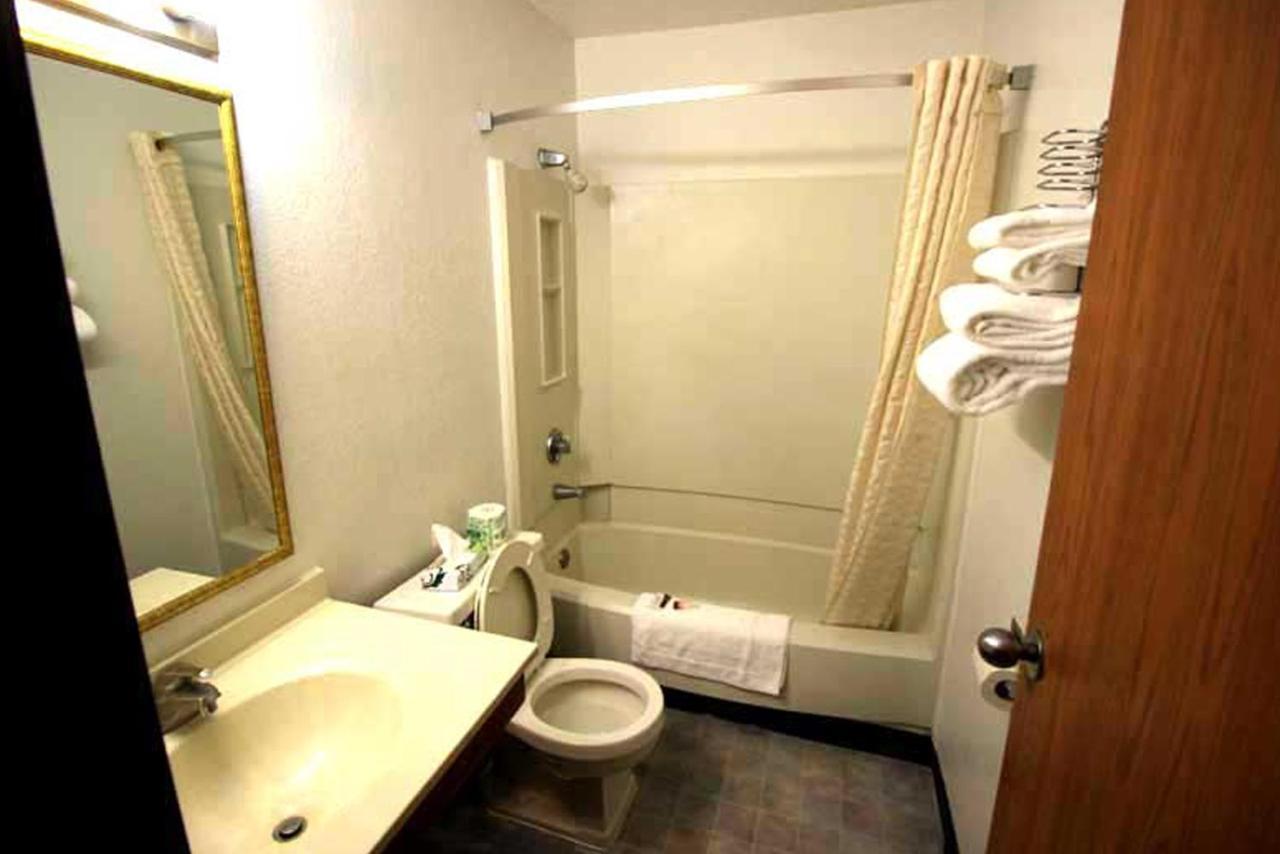 Norwood Inn And Suites - Minneapolis-St Paul Roseville Eksteriør bilde