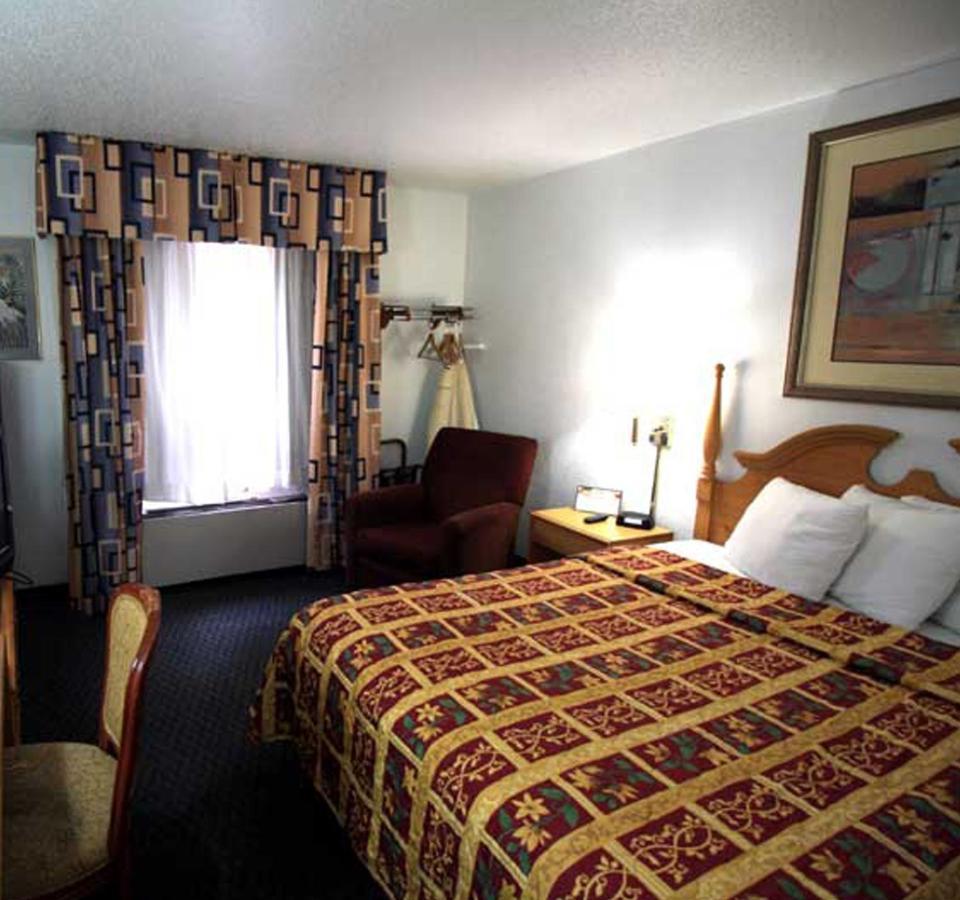 Norwood Inn And Suites - Minneapolis-St Paul Roseville Eksteriør bilde