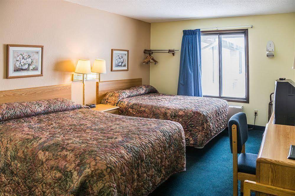 Norwood Inn And Suites - Minneapolis-St Paul Roseville Eksteriør bilde