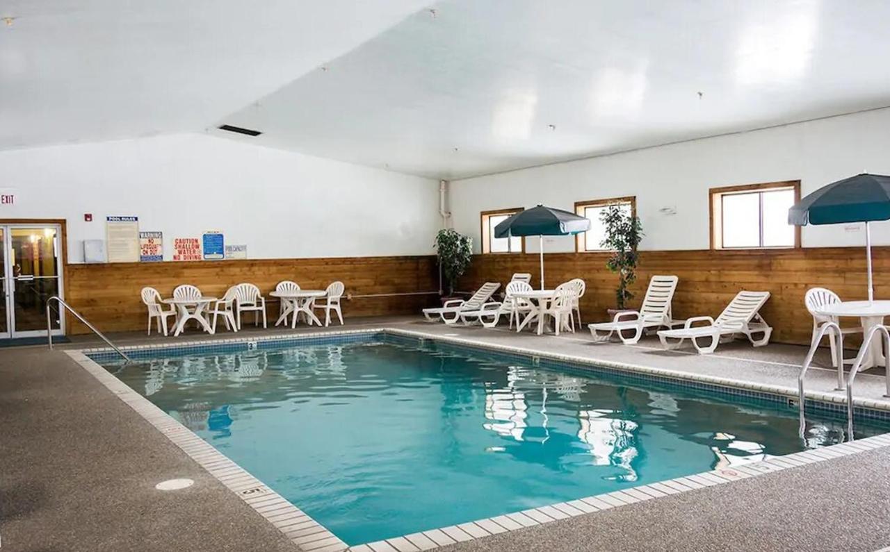 Norwood Inn And Suites - Minneapolis-St Paul Roseville Eksteriør bilde