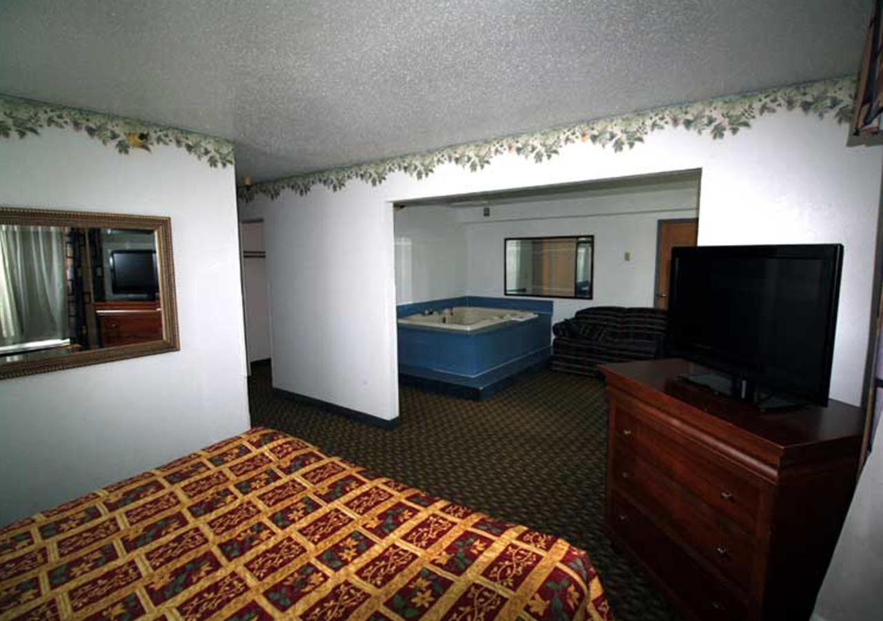 Norwood Inn And Suites - Minneapolis-St Paul Roseville Eksteriør bilde