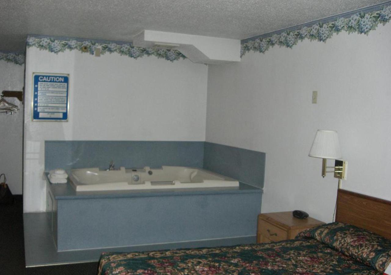 Norwood Inn And Suites - Minneapolis-St Paul Roseville Eksteriør bilde